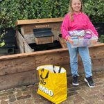 @EgelopvangPD - Superlief! Anouck uit groep 7b in Barendrecht hield een speciale egelinzameling, met als vangst: kattenvoer, krantjes en zelfs bakjes. De #egels zijn er heel blij mee, en wij als verzorgers ook! ❤️🦔👍 #donatie #helpeenhandje https://t.co/JdkJeDhhe8