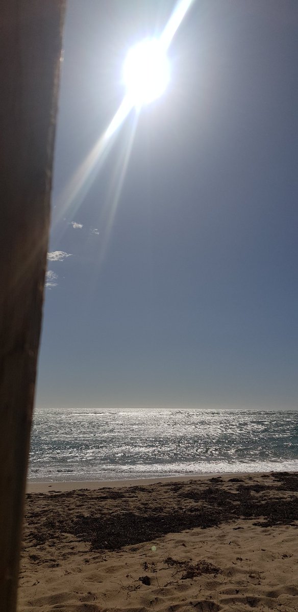 Diongroove's tweet photo. #IdentifiedFlyingObject ☀️🛸
#DrIndianOcean 🌊🙏 https://t.co/39EmyObYDV