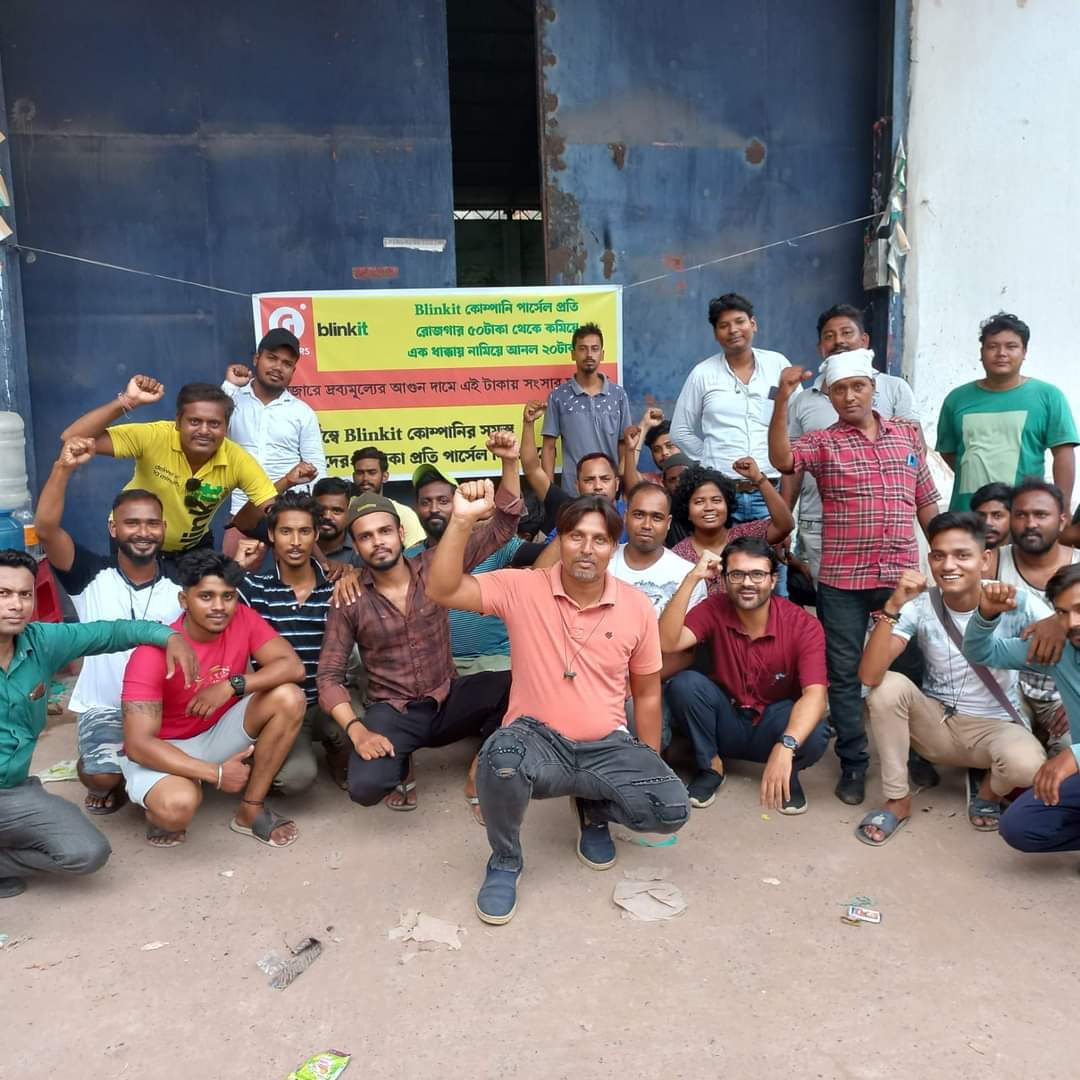 arey_aaisar's tweet image. Rise in numbers in support of the Blinkit Delivery workers in Kolkata 
#AcceptITBlinkit
#WorkersDemands
#BowDownBlinkit
#DeliveryVoice on #Durgapuja2022

@delivery_voice 
@letsblinkit @MyAnandaBazar @MamataOfficial @TheQuint @thewire_in @LabourMinistry @ttindia