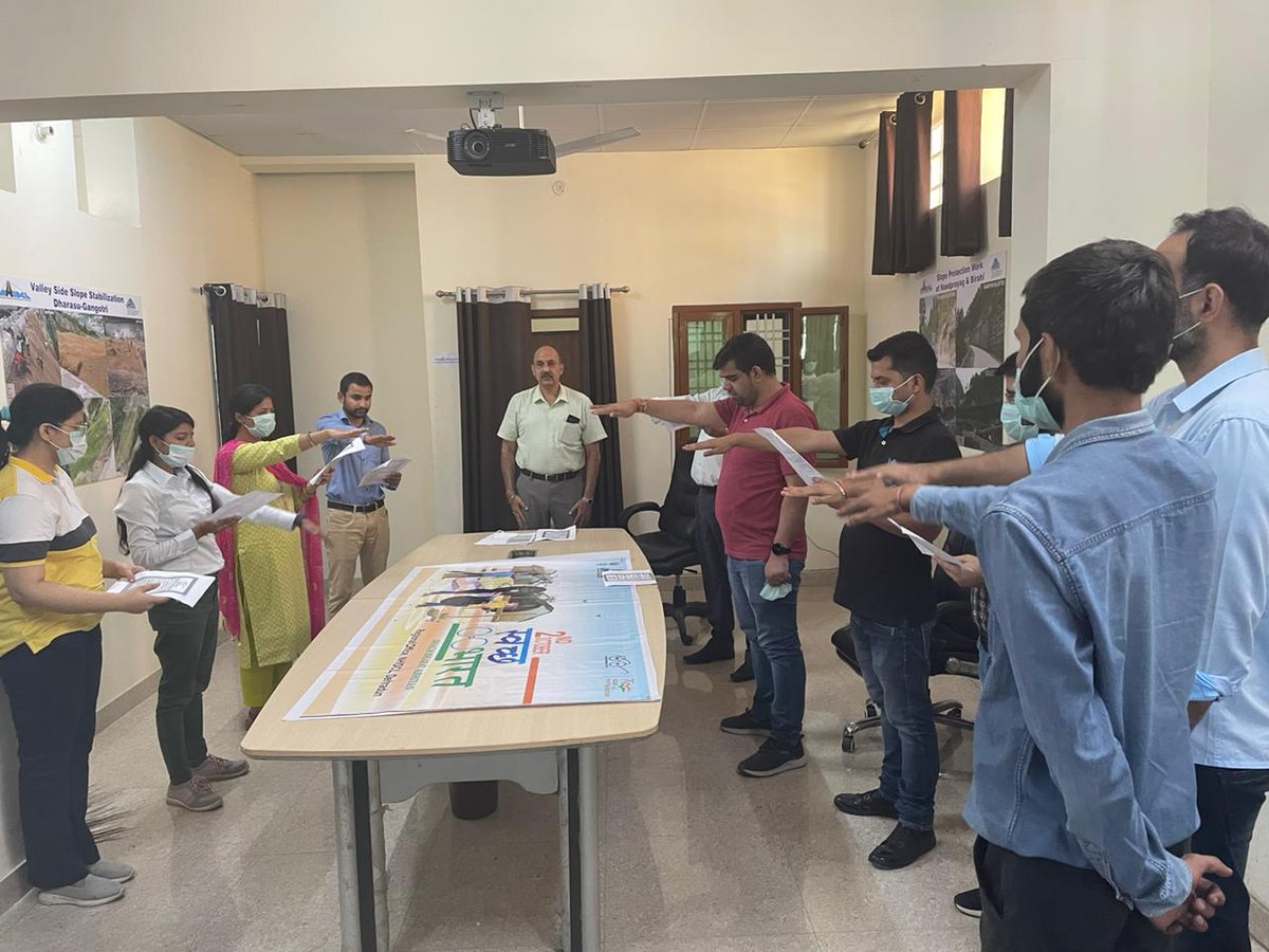 RNhidcl's tweet photo. "Swachta hi Seva" the Special Campaign 2.0 implementation phase begins today @PMOIndia @DrJitendraSingh and
@DARPG_GOI &amp; #SpecialCampaign2.0 https://t.co/Hqe2xcjzOR