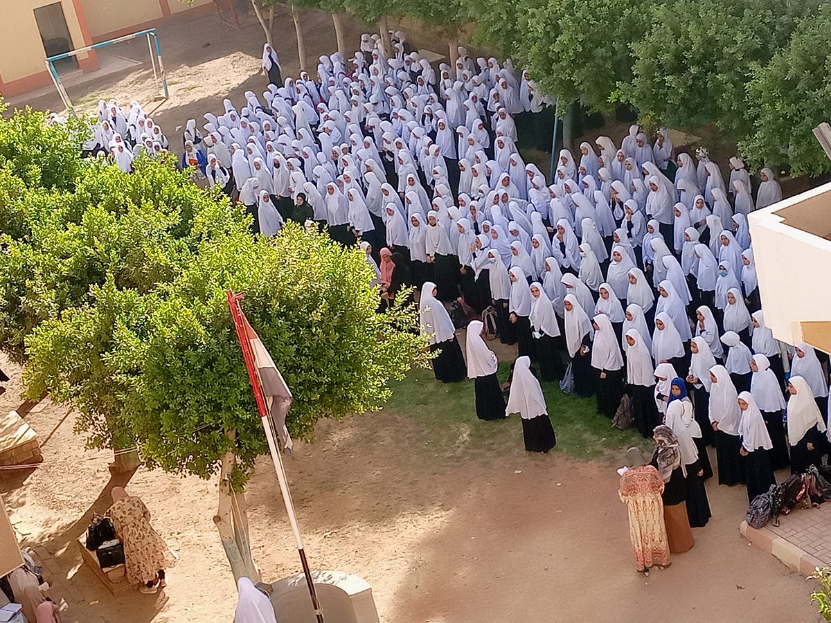 AJA_Egypt's tweet photo. بالخمار الأبيض.. إطلالة مميزة لفتيات معهد "ساحل سليم الإعدادي الثانوي" الأزهري في #أسيوط مع بداية العام الدراسي الجديد https://t.co/gYRvdA0V8h