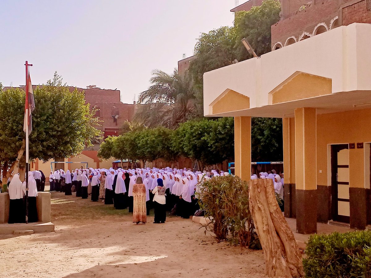 AJA_Egypt's tweet photo. بالخمار الأبيض.. إطلالة مميزة لفتيات معهد "ساحل سليم الإعدادي الثانوي" الأزهري في #أسيوط مع بداية العام الدراسي الجديد https://t.co/gYRvdA0V8h