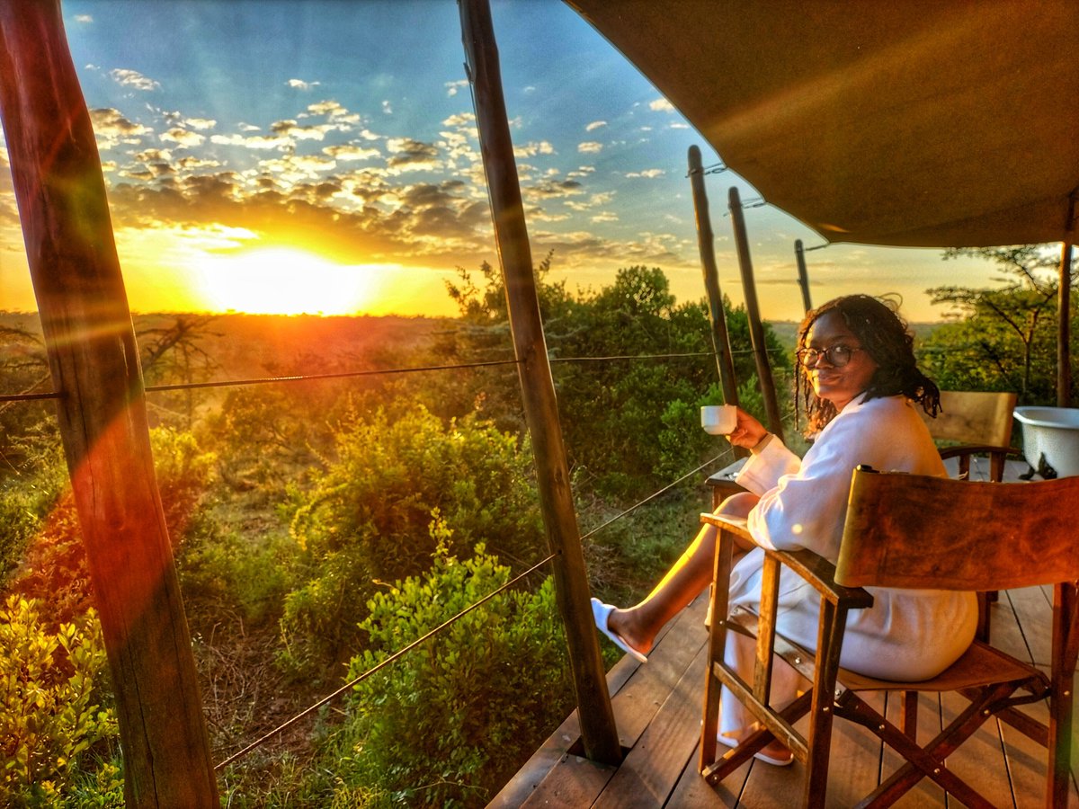 harriet86jim's tweet photo. When asked which room I would like to spend my night in, I quickly said room12 because I love the sunrise..They both did smile.
@mutaracamp
@magicalkenya
@magicalkenyatravelexpo
#harriettravels
#magicalkenya
#travelwriterslife
#sunrise🌅
#morningvibes☕️
#sundaymorningview https://t.co/Smyw82q5vK