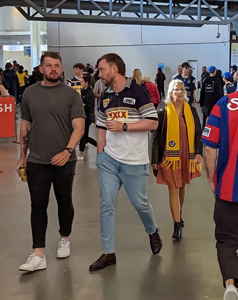 TheNeutralFans's tweet photo. No shortage of Neutral Fans at Stadium Australia today. Surprisingly heaps of Dolphins fans as well as these Cowboys and Jets jerseys. #NeutralFan #NeutralJersey #NRLGF https://t.co/3j0giFz8tR