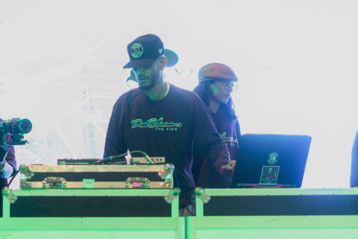 hmphilippines's tweet photo. Morobeats DJ Medmessiah at the @dbtkco Fest!! 🔥 #DBTKFest
Want to cop the look? #DBTKxHM Gradient Lightspeed exclusive design is available at P2,490 in select H&M stores. https://t.co/xBxjC4isaq
