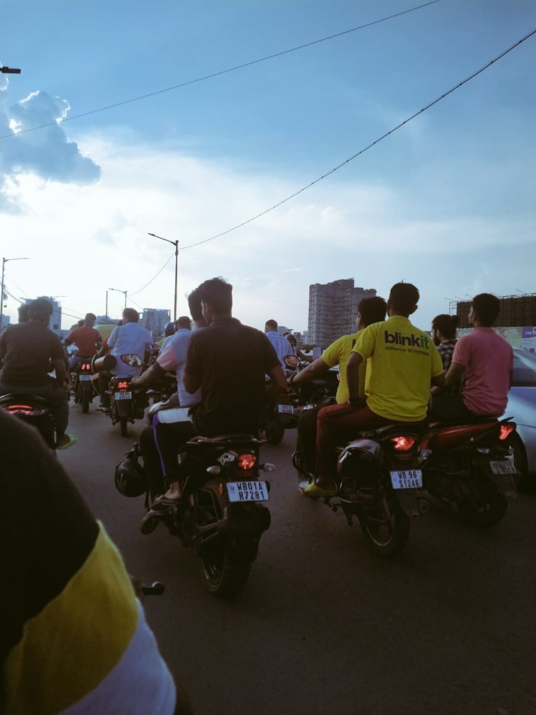 arey_aaisar's tweet image. @albinder Why are you still silent? Workers of your company have started organising against your vicious exploitative cycle. 
#AcceptItBlinkit
#WorkersDemands
#BowDownBlinkit
#DeliveryVoice
@thewire_in  @the_hindu
@IndianExpress @TheQuint @MyAnandabazar @letsblinkit