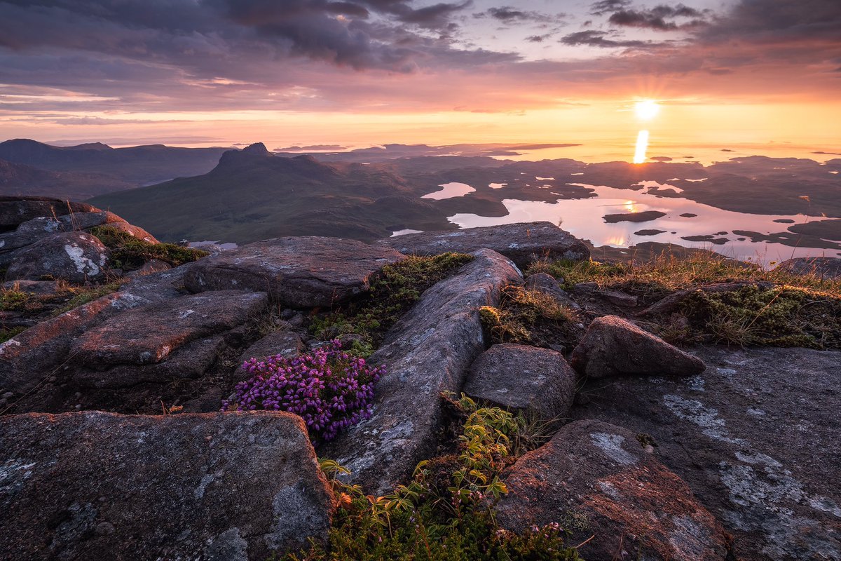 Throwback to a lovely evening 2 years ago now on Cul Mor after a brief rain shower had passed by and the light broke through.

2023 Mountains of Scotland calendar now available.

simonatkinsonphotography.com/shop/2023-moun…