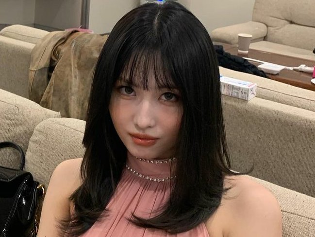 momohiraily's tweet photo. that gaze https://t.co/Wc6b2cBNh1