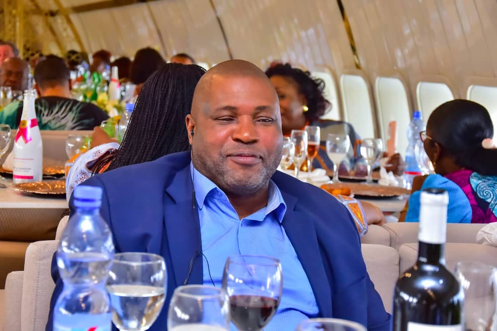 *Je m'appelle Papy TAMBA et je souhaite un très bon dimanche à Ibrahim TRAORE, un simple capitaine de l'armée de 34 ans, mais militaire libérateur de son pays (le Burkinafaso). Que Dieu protège ce vaillant soldat africain. Dites amen*