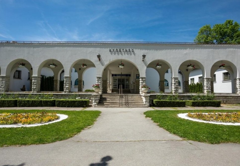 BranislavaDedic's tweet photo. Ne mogu da verujem da je ovo kulturno dobro u Bukovičkoj banji srušeno! Pod zaštitom države od 1989.!!! Ovde će zidati hotel? 
Koliki majmun treba da budeš da uništiš ovu lepotu od arhitekture? I ko je smeo to da dozvoli? https://t.co/Wj8OwvtW0Q