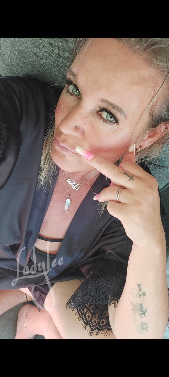 Guten Morgen!

Sonntag, auch da hast du Zeit für mich zu haben, auch wenn deine Ehe............... neben dir ist, interessiert mich Null! 

VERSTANDEN!