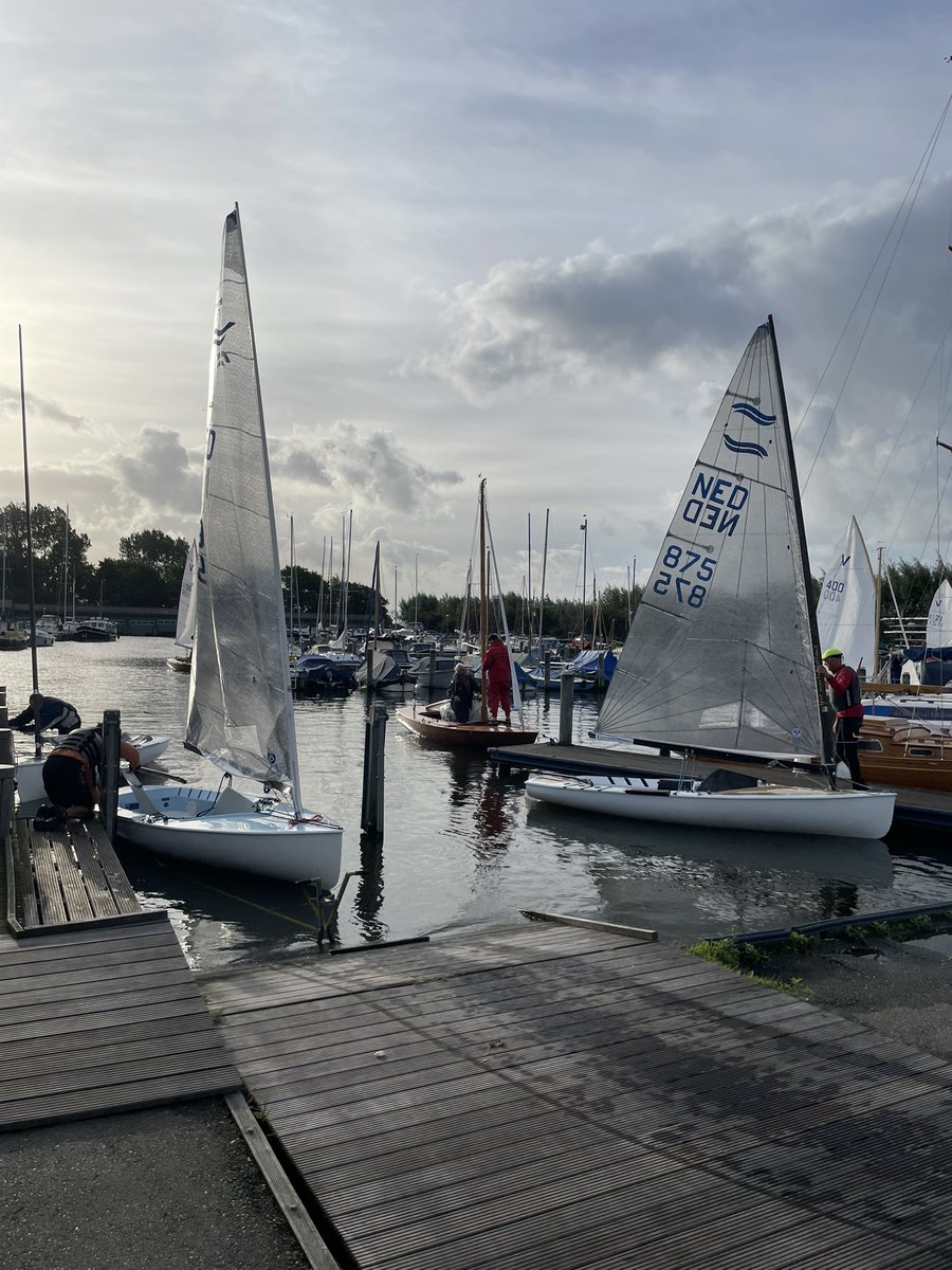 Dag 2 van het wijnmaand evenement nu hopelijk iets minder wind. #arzv #almaardemeer