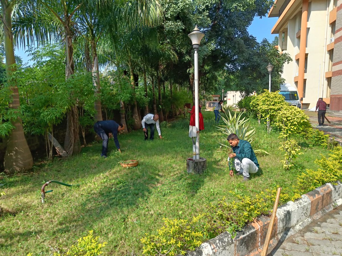 ASIGoI's tweet photo. #swachhatapakhwada2022 organized by @ASIGoI's Nagpur Circle Office as a part of #SpecialCampaign2.0

@PMOIndia @DrJitendraSingh @DARPG_GoI https://t.co/UgCxTFQeY0