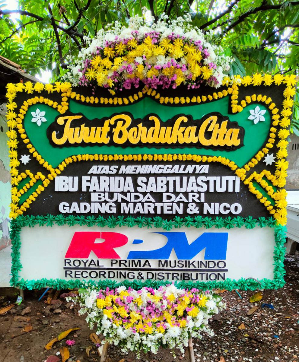 FloristCemara's tweet photo. TOKO BUNGA BEKASI 
Menerima Pemesanan Berbagai Macam Ucapan SUKA &amp; DUKA,, Harga Murah Berkualitas 
Pengiriman Jabodetabek,, 
Tlp/Wa #081288809170
  
 #twet #followforfollowback #likeforlikes #viral @Gadiiing_New @gadingmarten #FolloForFolloBack #MalangBerduka
@FloristCemara https://t.co/TeWdh4dBB5