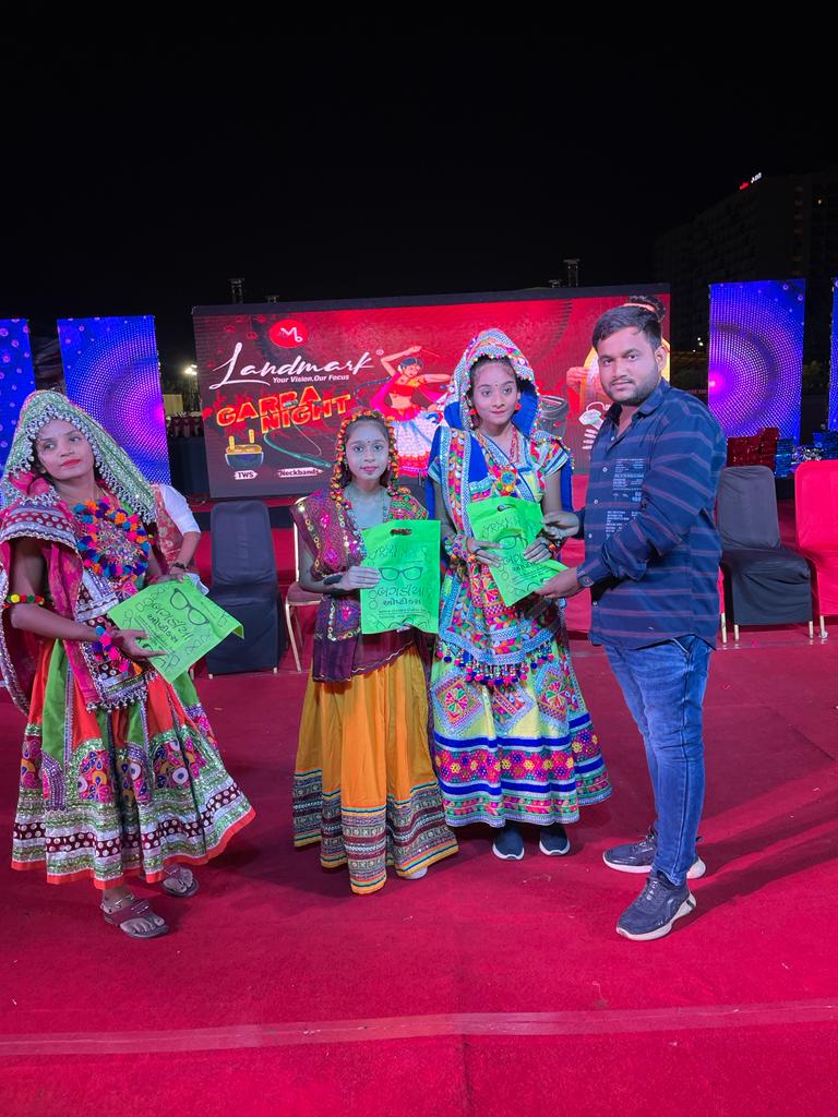 AkshayMakwana97's tweet photo. Day 6
#Kathapatel #Dhulo
#mansikumavat
#amdavadnogarbo
#navratri2022 #garba #garbanight #garbalover #riverfront #ahemdabad #award #winners #jayambemaa #photography #energetic https://t.co/sgYdHuOcla