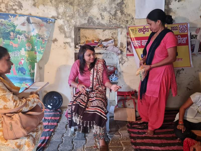 dprokiran's tweet photo. गोद लिए आंगनबाड़ी केंद्रों का निरीक्षण किया।
 आंगनवाडी कार्यकत्री को केंद्र पर बच्चों के खेलने, पढ़ाने के लिए नवोन्मेष तरीके बताए।
गर्भवती  महिलाओं को स्वास्थ्य के प्रति सजग करने के लिए प्रेरित किया गया।
#पंचायतीराज_निदेशालय 
#CMYogi @uppanchayatiraj @UPGovt https://t.co/hdVLyzg83Q
