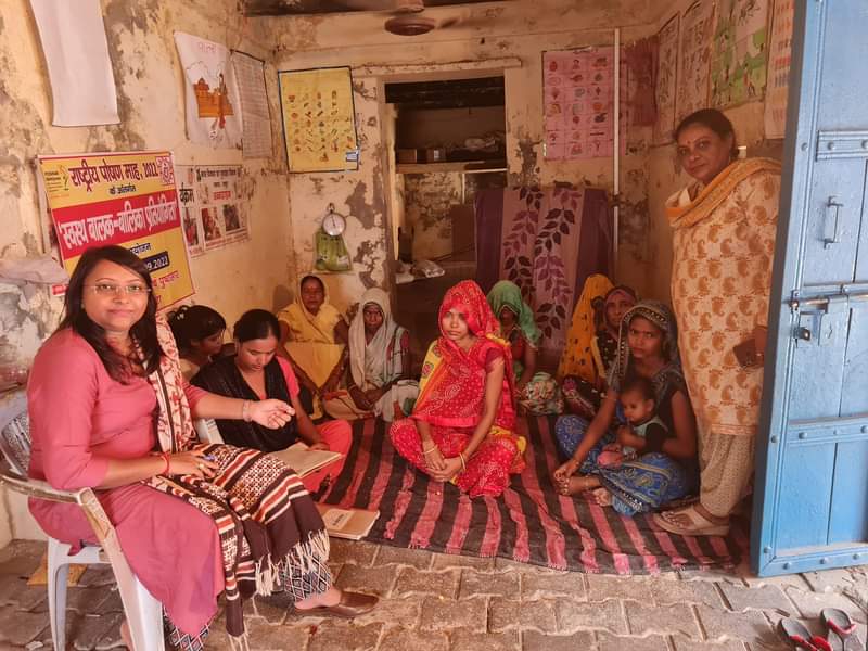 dprokiran's tweet photo. गोद लिए आंगनबाड़ी केंद्रों का निरीक्षण किया।
 आंगनवाडी कार्यकत्री को केंद्र पर बच्चों के खेलने, पढ़ाने के लिए नवोन्मेष तरीके बताए।
गर्भवती  महिलाओं को स्वास्थ्य के प्रति सजग करने के लिए प्रेरित किया गया।
#पंचायतीराज_निदेशालय 
#CMYogi @uppanchayatiraj @UPGovt https://t.co/hdVLyzg83Q
