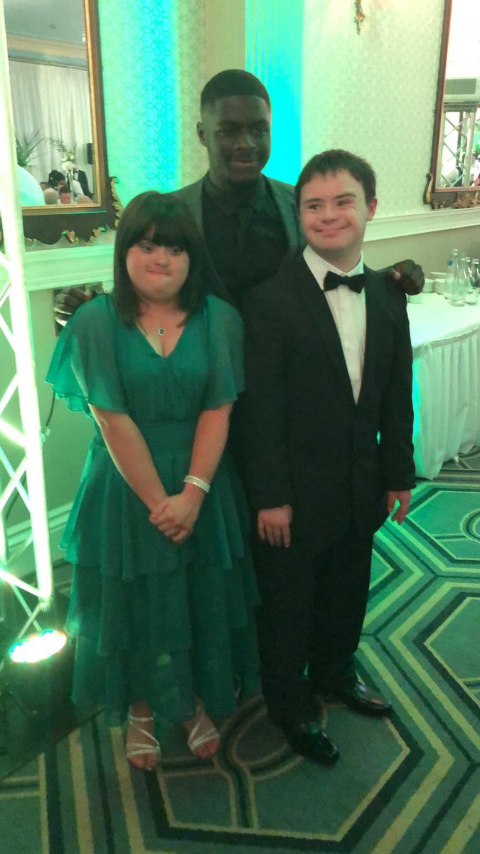 DSLimerick's tweet image. The DSL Youth Club might not have taken home the award last night but they had a fantastic night. And all of the celebrities wanted pictures with them! 

So proud of this group. An amazing achievement to get to the finals of @NationalLottery #GoodCausesAwards.