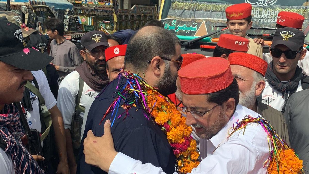 ANPMarkaz's tweet photo. این اے 24 چارسدہ، صدر اے این پی خیبر پختونخوا ایمل ولی خان کا دورہ ایم سی 4 چارسدہ، ذمہ داران و کارکنان صوبائی صدر ایمل ولی خان کا استقبال کررہے ہیں۔ رکن مرکزی کمیٹی قاسم علی خان محمدزئی، تحصیل جنرل سیکرٹری شہزاد الدین اور دیگر موجود ہیں۔

#Vote4ANP | #Vote4Laltain https://t.co/St2m4VRe2y