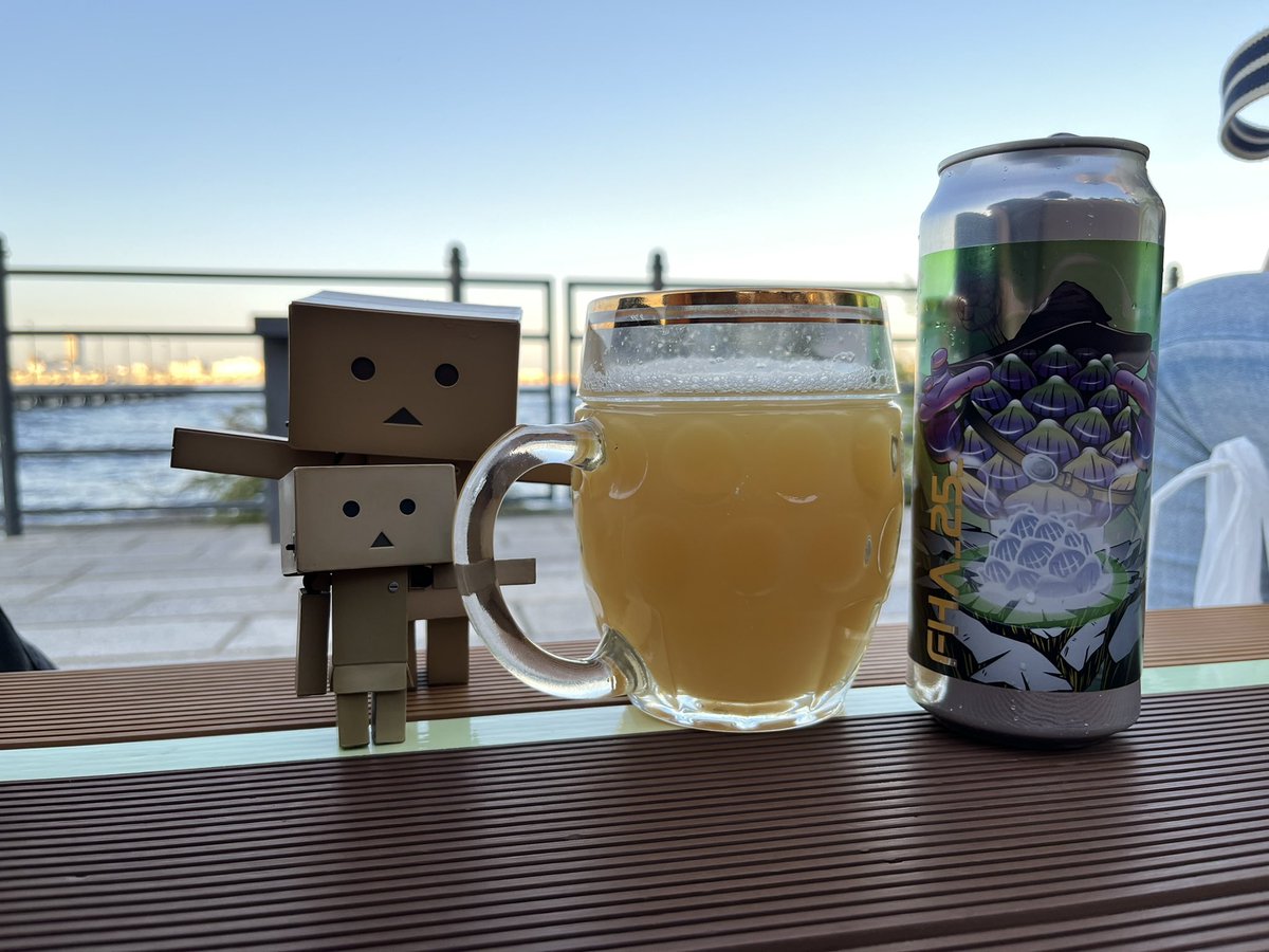 koduka1204's tweet photo. ウエストコーストブルーイング@WCBShizuoka さんの #FHA25 で乾杯🍻
ヘイジー❣️ジューシーで飲みごたえ✨
ハンマーヘッドで飲んでます😍😍
#wcb #クラフトビール #ハンマーヘッド https://t.co/6bp0lDDoC2