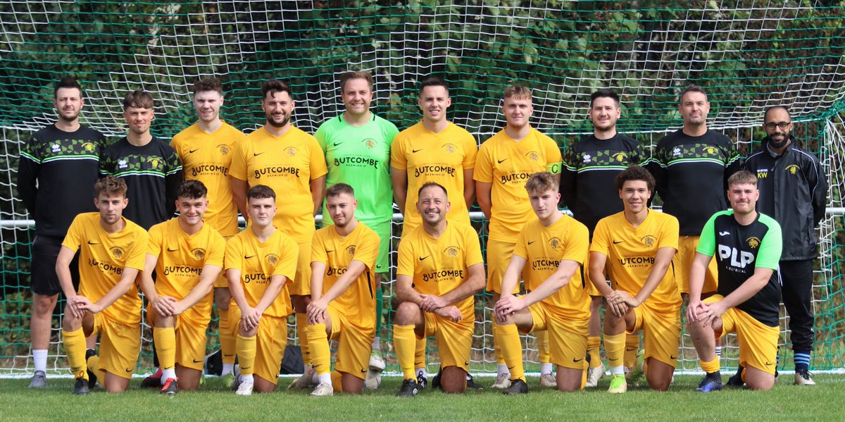 JDPThomas's tweet photo. ⚽️🏆📸 ⁦@WringtonFc⁩ pose for the camera ahead of their @SomersetFA County Cup Second Round 2-0 victory at ⁦@Worle_FC⁩ yesterday afternoon. 📸🏆⚽️ #UpTheRedskins https://t.co/a9LtvR1rSn