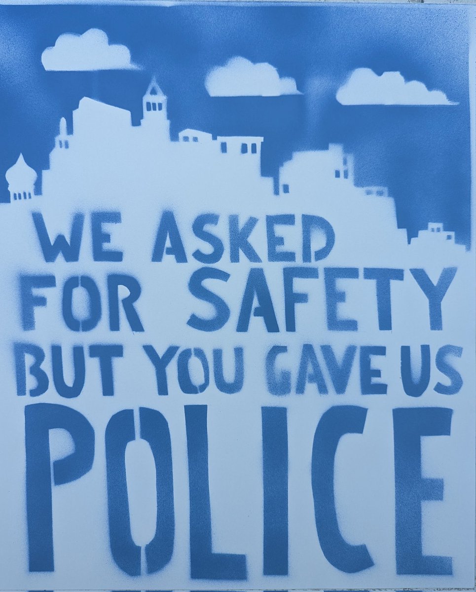rzk6x's tweet photo. @LFC STOP TEAR GAS AT THE STADIUM!!!
#PrayForKanjuruhan #ACAB https://t.co/Y58bIWMkY2