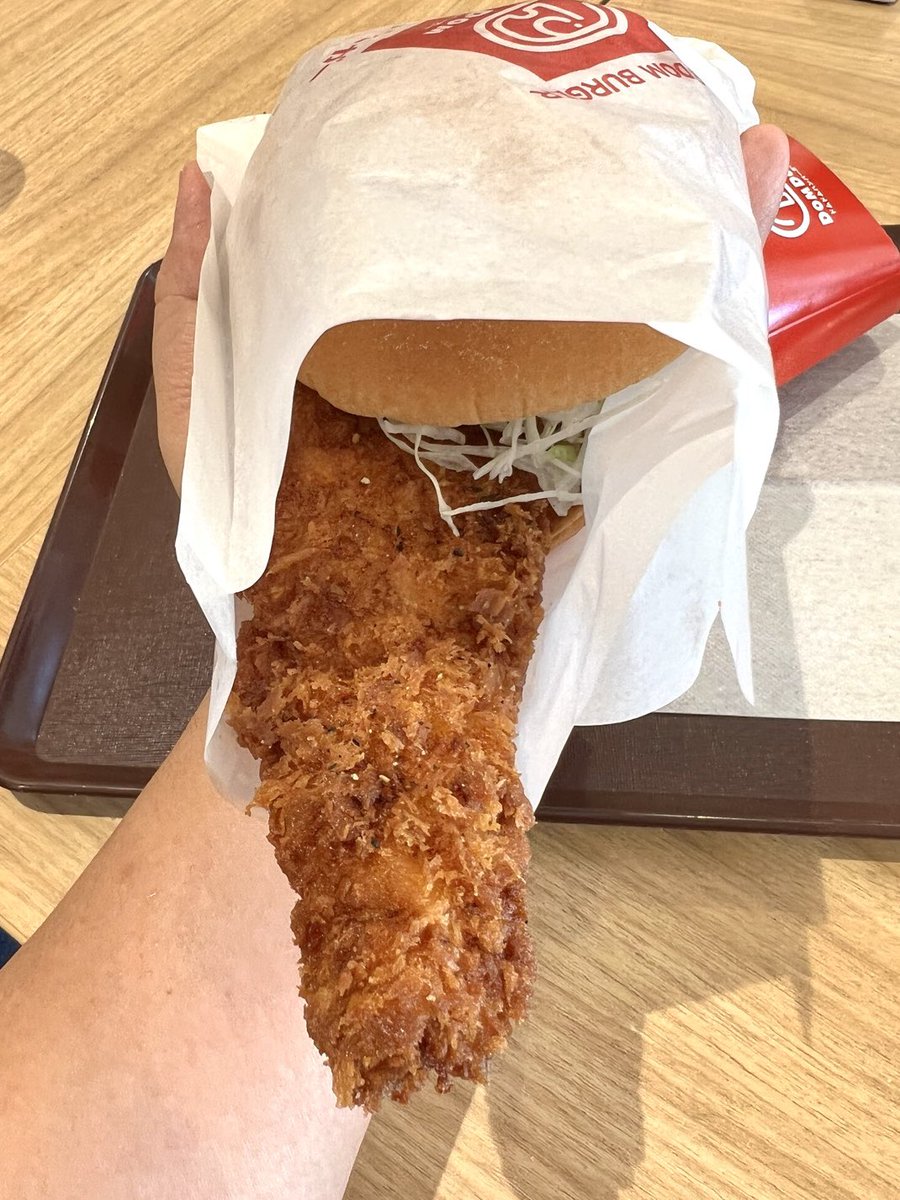 odainu's tweet photo. ドムドムハンバーガー児島FC店にドムさんぽ🍔
ビタビタバターフィッシュセットとチーポテ🍟
バターフィッシュとにかくデケぇ……🐡
#ドムさんぽ https://t.co/k87tZH52zM