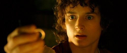 ElMundoTolkien's tweet photo. Frodo : TENGO QUE ESCONDER EL ANILLO ÚNICO PARA QUE NADIE ME LO ROBE

Frodo cada 2 minutos: https://t.co/56rXm62Vqk