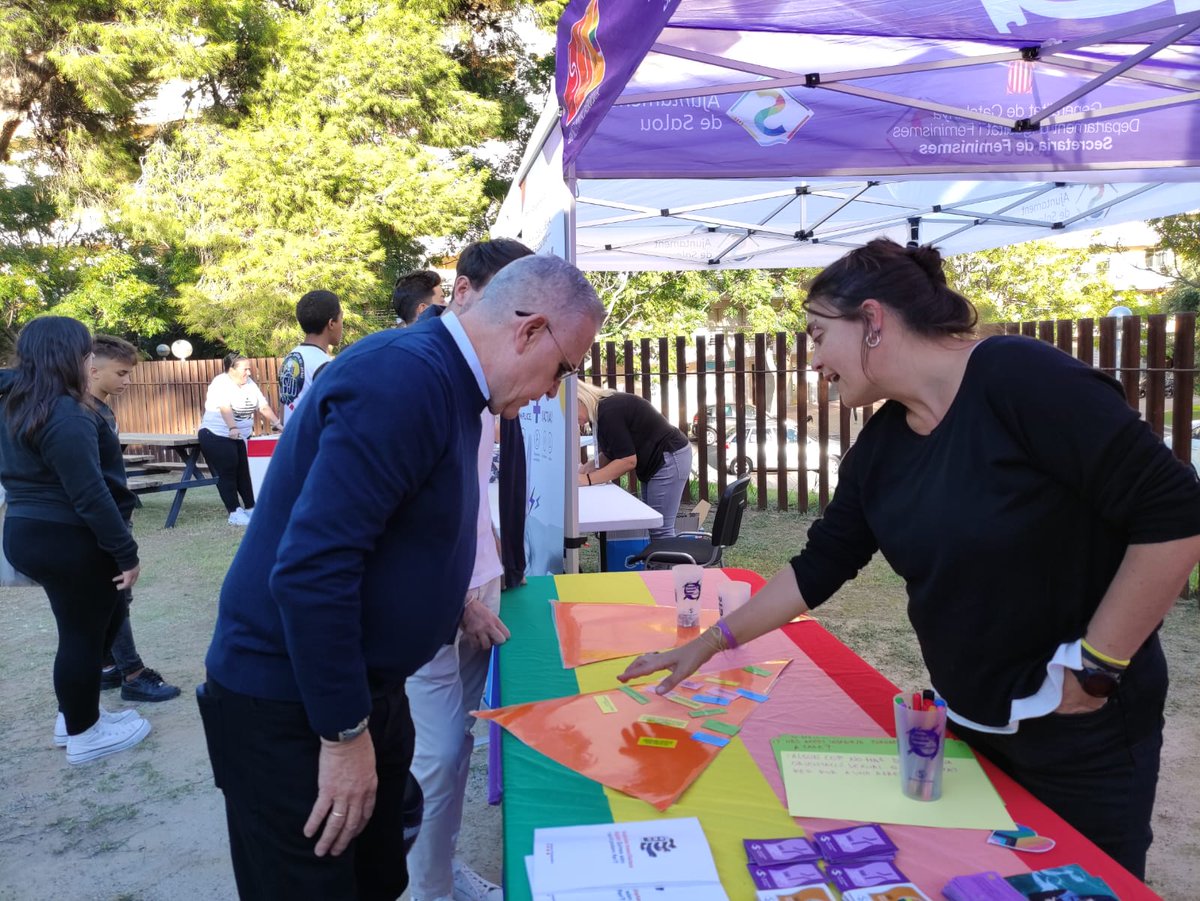 AjuntamentSalou's tweet photo. 👦👧 La juventud de #Salou ha participado este viernes en la 🥳fiesta de inicio de la programación “🍂Otoño Joven en la Masía Tous”, el pistoletazo de salida de la agenda que incluye actividades para el disfrute, el ocio y la formación de los chicos y chicas del municipio. https://t.co/RRSa7UQX7f