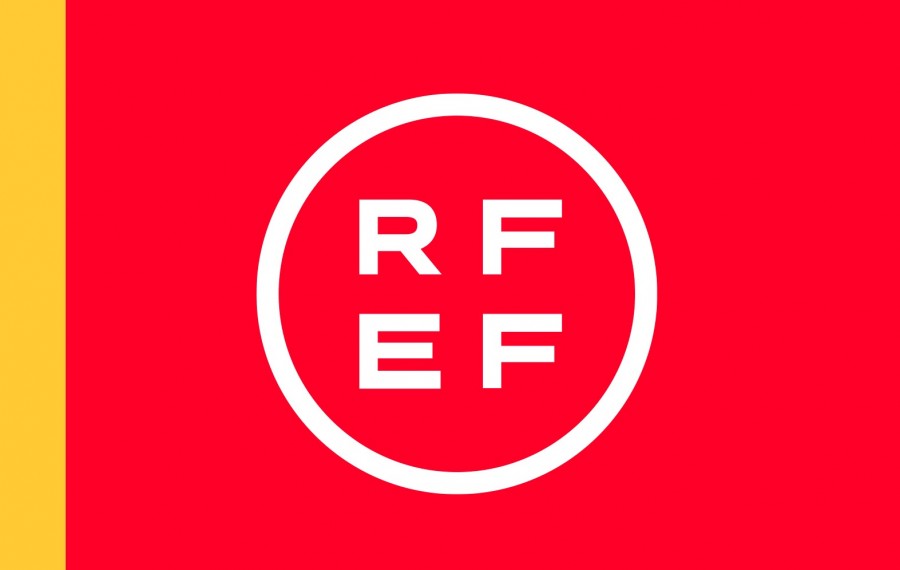 rfef's tweet photo. ⚫️ 𝗢𝗙𝗜𝗖𝗜𝗔𝗟 I Minuto de silencio en todos los partidos de Primera y Segunda División tras la tragedia en Indonesia.

🔗 https://t.co/m3QxdwqU3U https://t.co/5L1jVl8PpW