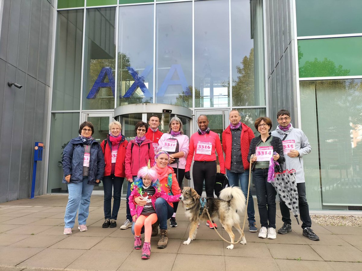 Au tour des bénévoles d’AXA Atout Cœur de prendre la route des 5km de la #Strasbourgeoise <a href="/strasbourg/">Strasbourg.eu</a> . Quelle ambiance dans le cortège !! #OctobreRose2022