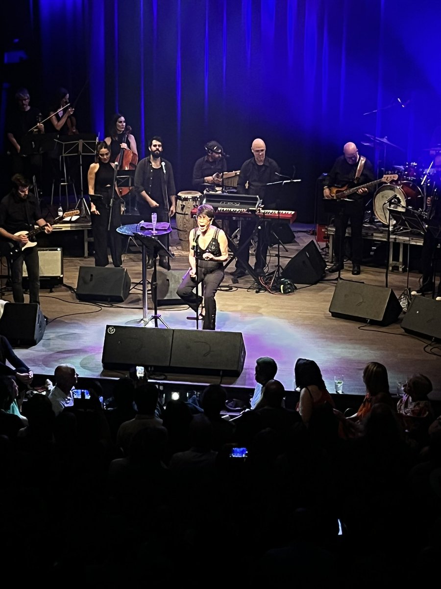 1960maaan's tweet photo. Great gig #soul4real last night.
Bettye LaVette & Milton Wright putting on a show.
#bilbao #bettyeLavette https://t.co/EtMLRVOWOd