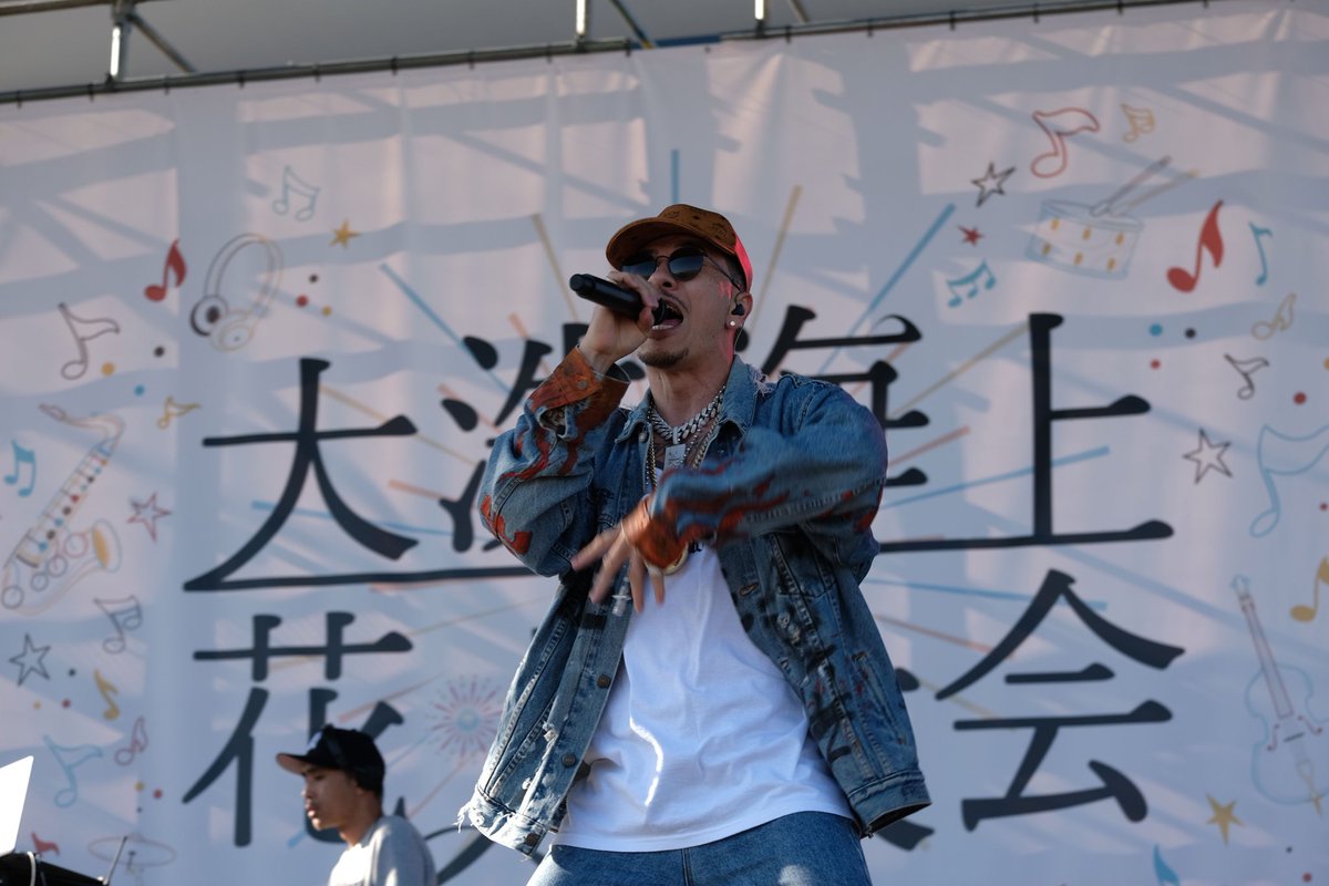 oaraihanabi's tweet photo. 熱々のステージを披露してくれた「AK-69」✨
会場中がひとつになりました！

@ak69_official 

#大洗海上花火大会 #ふるタメ #AK69 https://t.co/j7D68dZme0
