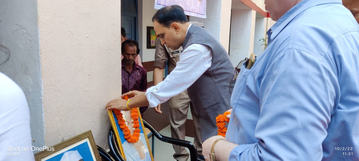 PlChandrakar's tweet photo. 2 October 2022 CMD college Bilaspur Chhattisgarh chairman sir principal sir nss unit ki jhaki https://t.co/jZRZ1LPAfm
