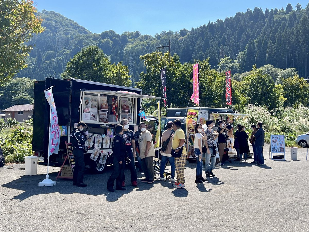 Knight303sq's tweet photo. タカスでもお会いした福井のMT09乗りさんをグルメツーリングに勧誘。ECU書き換えのメリットを語っておりました。

帰りにサーターアンダギー風をお土産に

羽咋からぶっ飛ばして来た分、瀬女ではヘロヘロ

#北陸アイドル部 呼んじゃうって凄いね。

#HBCM https://t.co/yL4a77MbWJ