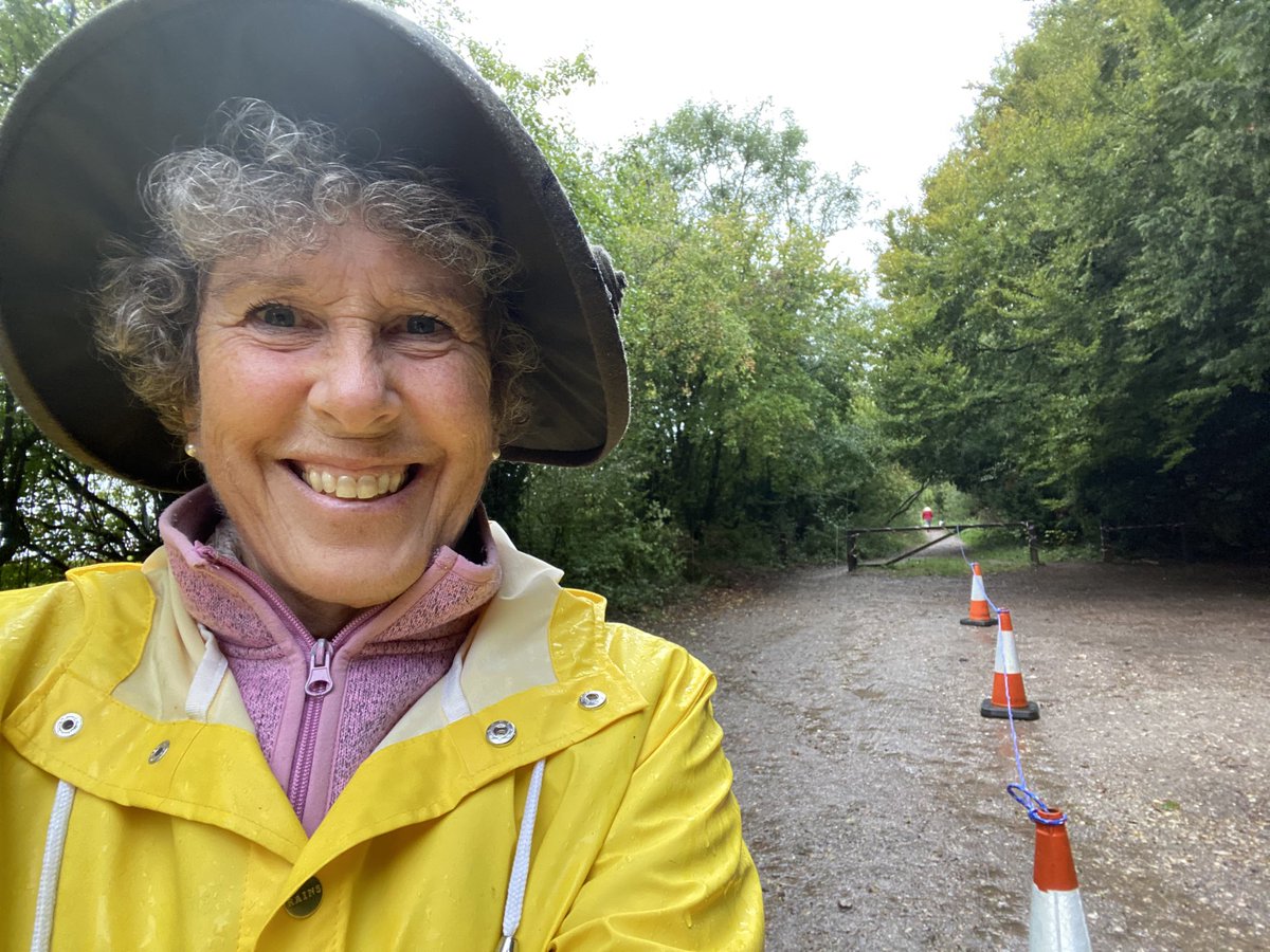 jackielibdem's tweet photo. Not just a marathon in London .. It’s the #ClarendonMarathon from #Salisbury to #Winchester today! Thanks to #Rotary who organise it and looking forward to meeting hundreds of intrepid runners as they pas through the 3rd relay station here at #FarleyMount https://t.co/zVoGjNwNGA