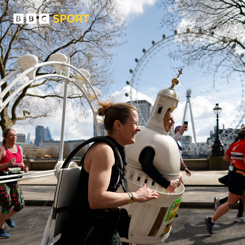 BBCSport's tweet photo. Are you keeping an eye out for a family member or friend taking on the #LondonMarathon today?

Send us your message of support using #BBCMarathon 💬✨