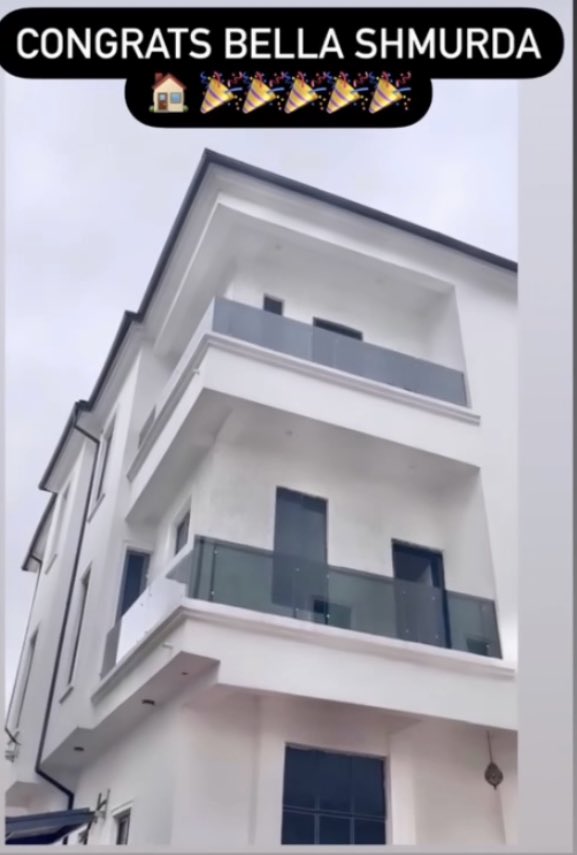 AfricaFactsZone's tweet photo. Kizz Daniel buys a $2 million home. This is his third house.

He bought a 2-bedroom penthouse for his twins in 2021.

Omah Lay buys a $1.155 million house.

Bella Shmurda buys a house.

Nigerian Music is serious business. https://t.co/085T2P8m4i