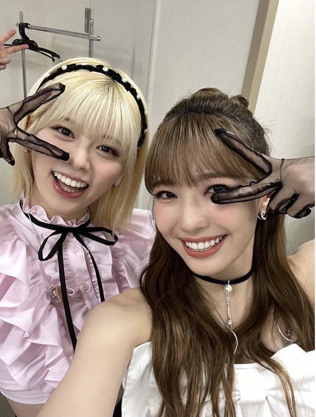 Hibiki_osi1026's tweet photo. リクマユ尊すぎるって😇
手袋半分こ好き笑 #NiziU #RIKU #MAYUMA https://t.co/14nU6uMYtB