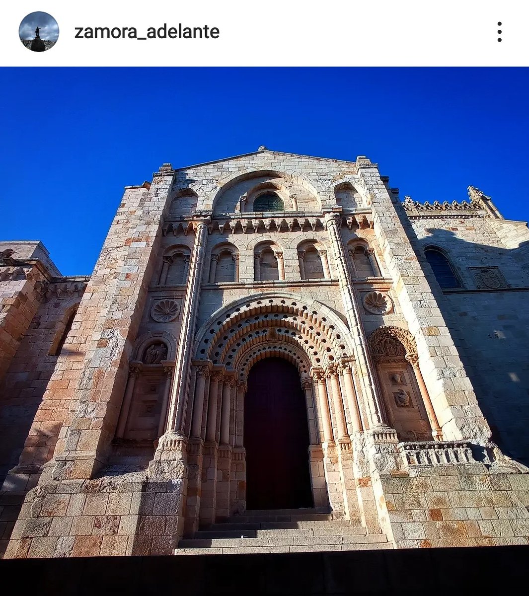 #puertadelobispo #fachadasur #catedraldezamora #cathedral #cabezadepiedra #romanicart #romanicodelduero #Zamora #zamoracapital #visitaobligada #visitzamora #visitazamora #travelphotography #FelizDomingo #felizoctubre @AdelanteZamora #Zamora_Adelante