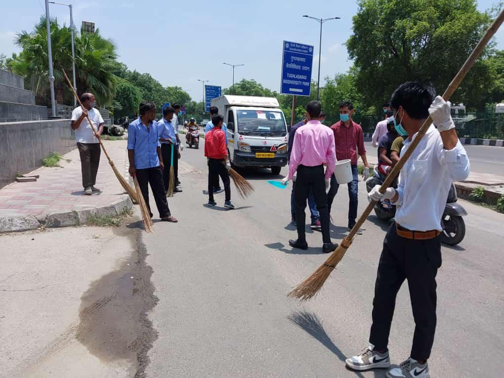 Balmer_Lawrie's tweet photo. Beginning of #SwachhataCampaign2 under the special campaign 2.0 @Balmer_Lawrie, Okhla office
#SpecialCampaign2 #GandhiJayanti #SwachhBharatMission2022 #CleanIndiaCampaign2022 #MonthLongCampaign https://t.co/Zf5sqbLfxd
