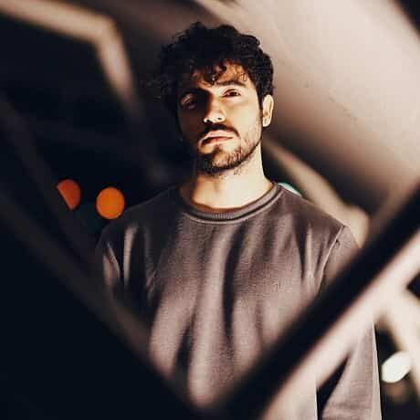 توضیحات وکیل شروین حاجی پور درباره آخرین وضعیت موکلش: او در بازداشتگاه اطلاعات ساری است

در پی تکذیب خبر بازداشت شروین حاجی‌پور از سوی خبرگزاری‌ها، امیر رئیسیان وکیل این خواننده اعلام کرد: شروین حاجی‌پور در بازداشتگاه اطلاعات ساری است و روز شنبه با خانواده‌اش تماس گرفته است.