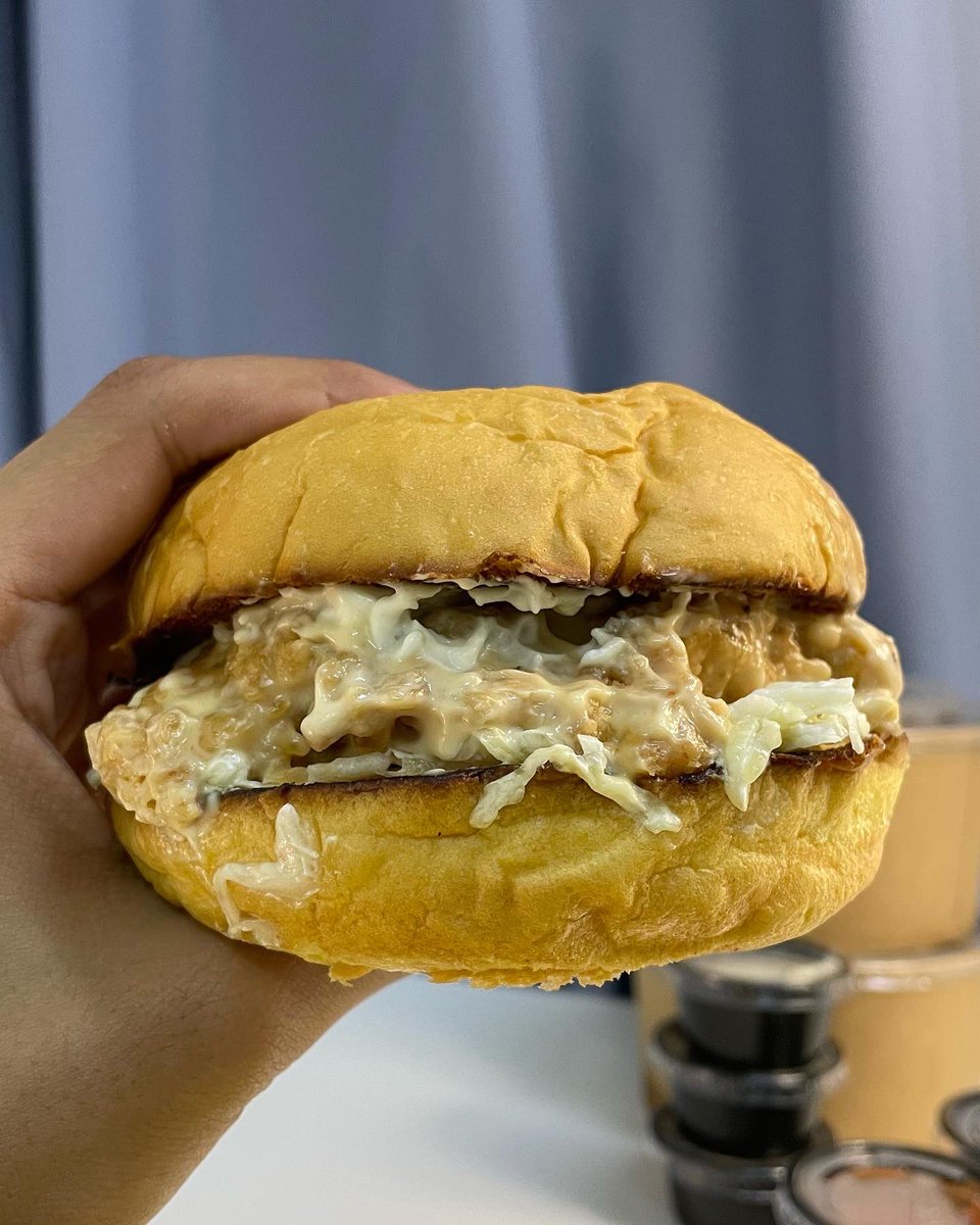 سڤن اوبشنز | 🍔🍟🛵

مطعم سحابي يقدم أنواع من البرجر والاصناف الجانبية اللذيذة 😋🔥

جربت عندهم :🍟🍔
دبل تشيز برجر
فيلي ستيك ساندوتش
كرسبي برجر 
تشكن وينجز
ديناميت شرمب

📍تقدرون تطلبون منهم عن 
طريق تطبيقات التوصيل فقط 🛵