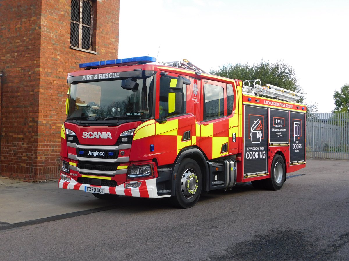 Lovely photo opportunity from Grantham Fire station. Big thanks to the team there for pulling the vehicle around back and letting me get a few snaps.

Here we see PaPa 2 which is the second pump out and also the retained pump.

Grantham also have 1 other pump,RSU and HVP.