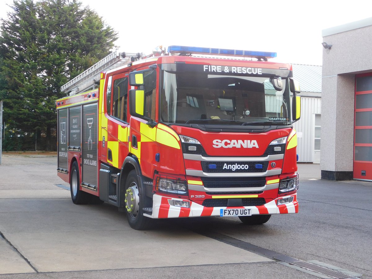 notts_emergency's tweet photo. Lovely photo opportunity from Grantham Fire station. Big thanks to the team there for pulling the vehicle around back and letting me get a few snaps.

Here we see PaPa 2 which is the second pump out and also the retained pump.

Grantham also have 1 other pump,RSU and HVP. https://t.co/qVlTnxLRvT