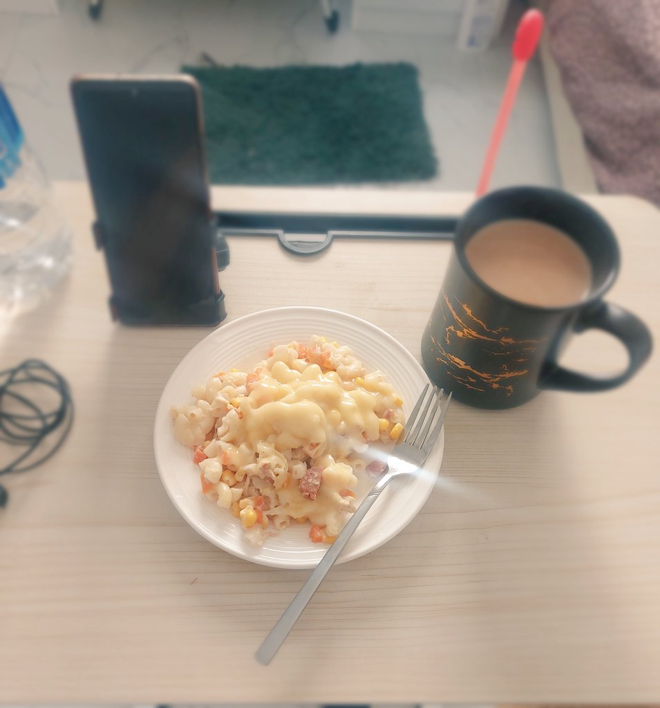 BacsalJanice's tweet photo. good mornin' 😘 https://t.co/ALI4tFq5hL