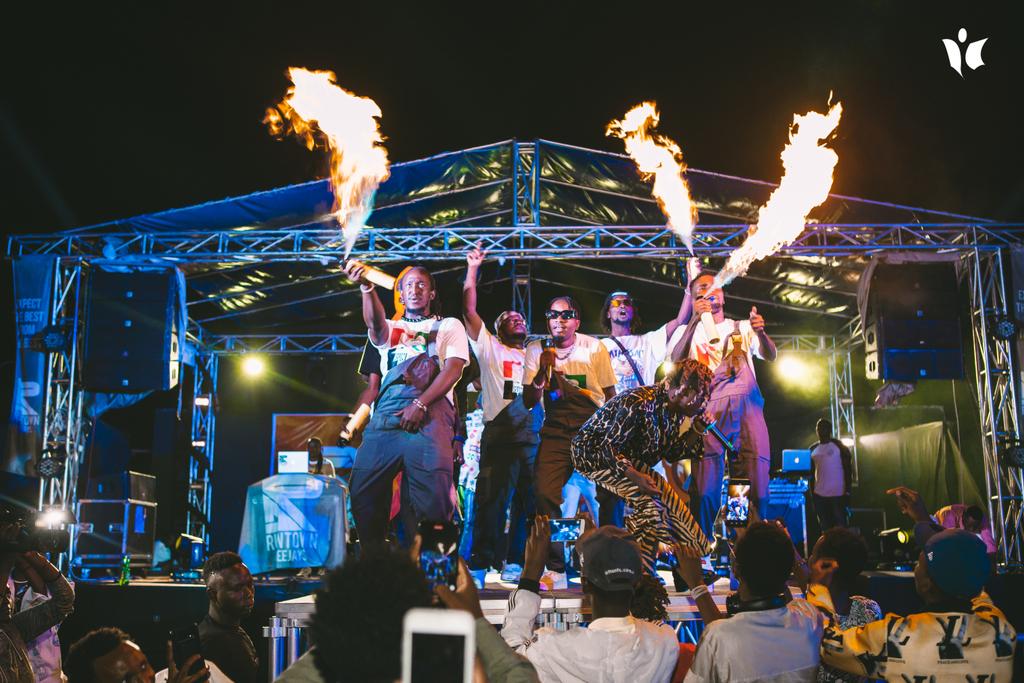MagazineJimbere's tweet photo. 🎧💥 Comme chaque année, le collectif des @runtowndjs a organisé l'#event #ExplosiveNight en sa 4è édition dans la nuit du 1er au 02/10/2022 en @MairieBuja

🥳 Avec un public chaud bouillant, vers 1h30, ils montaient sur scène pour le grand #show https://t.co/6pzw0XHpoT

#Burundi https://t.co/ou7paSlC1i