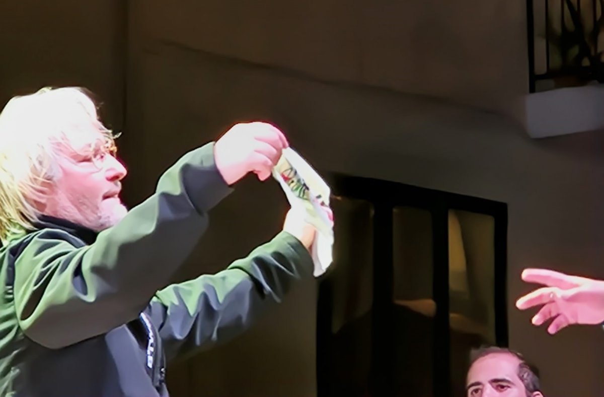 AbruzzoNomade's tweet image. Ieri sera Abruzzo Nomade al concerto dei Nomadi ad Aggius (SS)... Con la pioggia del concerto precedente, ci si è ristretto lo striscione... 🤣😄😅
Grazie ad Antonella e Simone!
#Nomadi #Aggius #Sardegna #SoloEsseriUmani #Tour #SempreNomadi #AbruzzoNomade