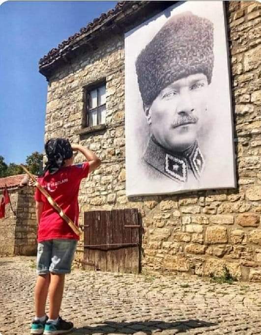 Küçük İnsanların Karalamaya Çalıştığı Büyük Lider🇹🇷 #AtatürküSeviyorum
#GaziMustafaKemalATATÜRK