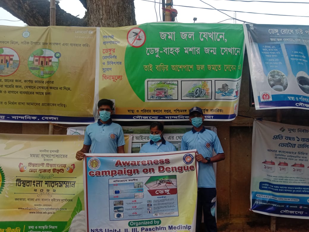 NSSUnit2_Belda's tweet photo. Our NSS volunteers are participating in Awareness campaign on Dengue in a Durga Puja Pandal at Belda on 2nd Oct, 2022. @rdnss_kolkata @_NSSIndia @BreakDengue @_NSSAwards @YASMinistry @HarGharTiranga_ @durgapujatour https://t.co/3mPswZyUrA
